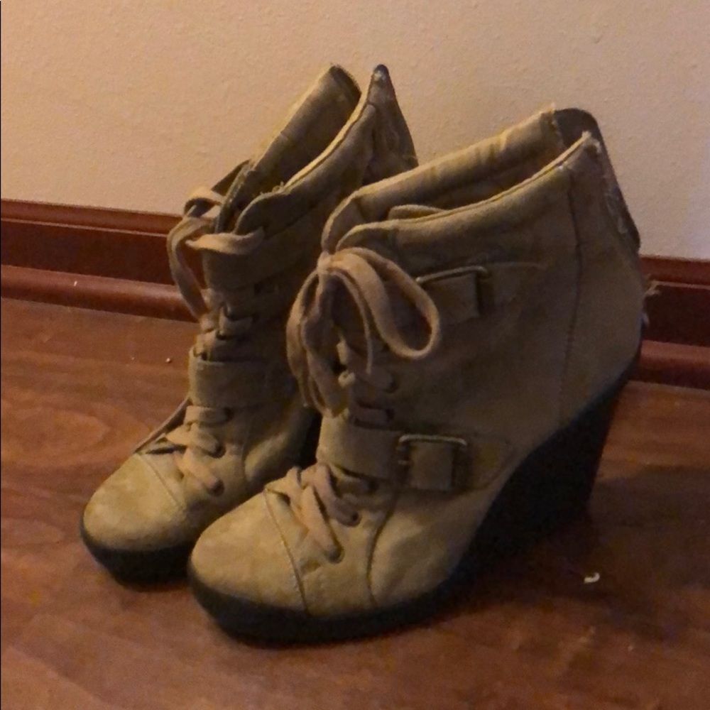 Vera Wang Heeled boots